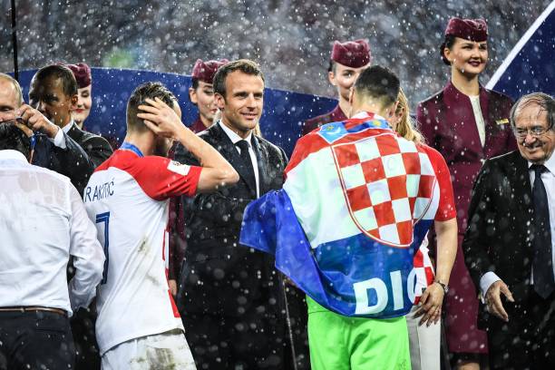 出顽强的抵 出顽强的抵